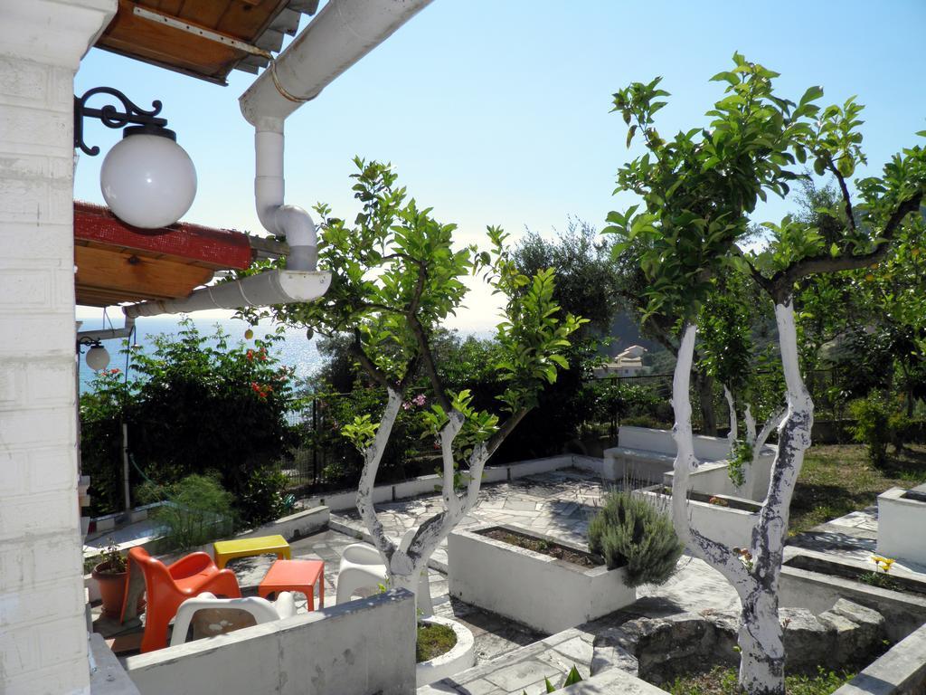Akis Kontogialos-pelekas Apartment