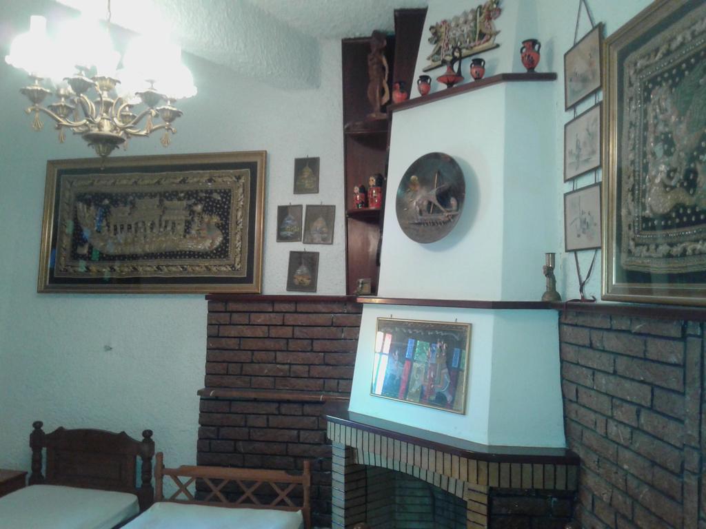 Akis Kontogialos-pelekas Apartmán