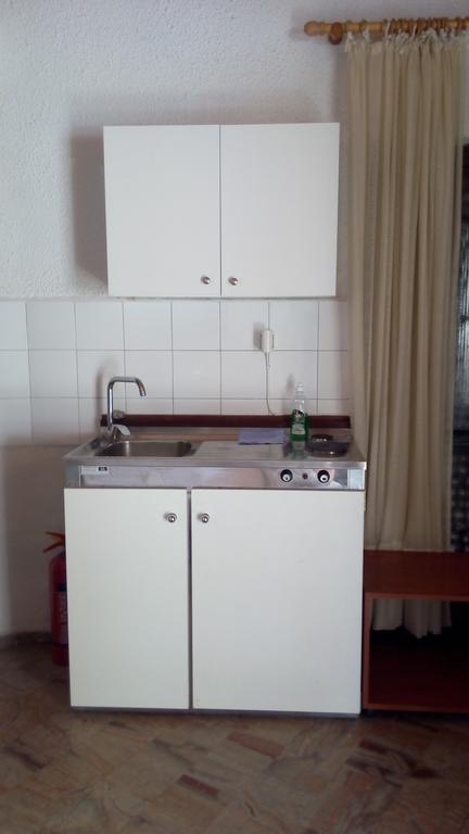 Akis Kontogialos-pelekas Apartmán